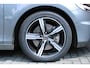Volvo V40 1.5 T3 Polar+ Sport | Panoramadak | Verwarmbare voorstoelen | 100% dealeronderhouden | Extra getint glas | Achteruitrijcamera | Harman Kardon | 17 inch. lichtmetalen velgen | Volvo Guard alarm | Navigatie | Parkeersensoren voor + achter | Keyless entry | Climate control