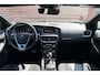 Volvo V40 1.5 T3 Polar+ Sport | Panoramadak | Verwarmbare voorstoelen | 100% dealeronderhouden | Extra getint glas | Achteruitrijcamera | Harman Kardon | 17 inch. lichtmetalen velgen | Volvo Guard alarm | Navigatie | Parkeersensoren voor + achter | Keyless entry | Climate control