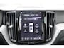 Volvo XC60 T8 455PK Automaat Plug-in hybrid AWD Plus Dark / Adaptieve Cruise control / Semi elektrisch wegklapbare trekhaak / 360 Camera / Stoel- en stuurverwarming / Panoramisch schuif-kanteldak / Elektrische achterklep / Elektrische stoelen met geheugen