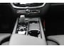 Volvo XC60 T8 455PK Automaat Plug-in hybrid AWD Plus Dark / Adaptieve Cruise control / Semi elektrisch wegklapbare trekhaak / 360 Camera / Stoel- en stuurverwarming / Panoramisch schuif-kanteldak / Elektrische achterklep / Elektrische stoelen met geheugen