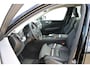 Volvo XC60 T8 455PK Automaat Plug-in hybrid AWD Plus Dark / Adaptieve Cruise control / Semi elektrisch wegklapbare trekhaak / 360 Camera / Stoel- en stuurverwarming / Panoramisch schuif-kanteldak / Elektrische achterklep / Elektrische stoelen met geheugen