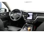 Volvo XC60 T8 455PK Automaat Plug-in hybrid AWD Plus Dark / Adaptieve Cruise control / Semi elektrisch wegklapbare trekhaak / 360 Camera / Stoel- en stuurverwarming / Panoramisch schuif-kanteldak / Elektrische achterklep / Elektrische stoelen met geheugen
