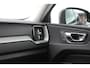 Volvo XC60 T8 455PK Automaat Plug-in hybrid AWD Plus Dark / Adaptieve Cruise control / Semi elektrisch wegklapbare trekhaak / 360 Camera / Stoel- en stuurverwarming / Panoramisch schuif-kanteldak / Elektrische achterklep / Elektrische stoelen met geheugen