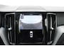 Volvo XC60 T8 455PK Automaat Plug-in hybrid AWD Plus Dark / Adaptieve Cruise control / Semi elektrisch wegklapbare trekhaak / 360 Camera / Stoel- en stuurverwarming / Panoramisch schuif-kanteldak / Elektrische achterklep / Elektrische stoelen met geheugen