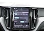 Volvo XC60 T8 455PK Automaat Plug-in hybrid AWD Plus Dark / Adaptieve Cruise control / Semi elektrisch wegklapbare trekhaak / 360 Camera / Stoel- en stuurverwarming / Panoramisch schuif-kanteldak / Elektrische achterklep / Elektrische stoelen met geheugen
