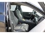Volvo XC60 T8 455PK Automaat Plug-in hybrid AWD Plus Dark / Adaptieve Cruise control / Semi elektrisch wegklapbare trekhaak / 360 Camera / Stoel- en stuurverwarming / Panoramisch schuif-kanteldak / Elektrische achterklep / Elektrische stoelen met geheugen