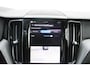 Volvo XC60 T8 455PK Automaat Plug-in hybrid AWD Plus Dark / Adaptieve Cruise control / Semi elektrisch wegklapbare trekhaak / 360 Camera / Stoel- en stuurverwarming / Panoramisch schuif-kanteldak / Elektrische achterklep / Elektrische stoelen met geheugen