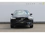 Volvo XC60 T8 455PK Automaat Plug-in hybrid AWD Plus Dark / Adaptieve Cruise control / Semi elektrisch wegklapbare trekhaak / 360 Camera / Stoel- en stuurverwarming / Panoramisch schuif-kanteldak / Elektrische achterklep / Elektrische stoelen met geheugen