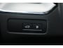 Volvo XC60 T8 455PK Automaat Plug-in hybrid AWD Plus Dark / Adaptieve Cruise control / Semi elektrisch wegklapbare trekhaak / 360 Camera / Stoel- en stuurverwarming / Panoramisch schuif-kanteldak / Elektrische achterklep / Elektrische stoelen met geheugen