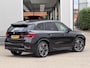 BMW iX1 xDrive30 Launch Edition 67 kWh | Pano-Dak/19"/Adapt.Cruise/3D Camera/HUD/Massage/Comfort Access
