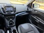 Ford Kuga 1.5i Titanium Styling Pack 6-Bak 120 PK. Zeer goed onderhouden auto van de eerste eigenaar !!! Distributieriem en waterpomp vervangen in 2025 !! Alle keuringen toegestaan !