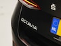 Skoda Octavia Combi 1.0 TSI Sport (KUIPSTOELEN, 1e EIGENAAR, APPLE CARPLAY, GROOT NAVI, GETINT GLAS, ZWART HEMEL, KEYLESS, NIEUWSTAAT)