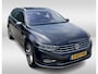 Volkswagen Passat Variant 1.5 TSI R-Line Business + / Camera / CarPlay / Leder&Alcantara / 18'' / Stoelverwarming / Dodehoek / DAB / ACC