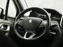 Peugeot 2008 1.2 PureTech Sport (PANORAMADAK, APPLE CARPLAY, NAVIGATIE, LM VELGEN, SPORTSTOELEN, PARKEERSENSOREN, CRUISE, NIEUWSTAAT)