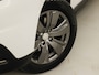 Peugeot 2008 1.2 PureTech Sport (PANORAMADAK, APPLE CARPLAY, NAVIGATIE, LM VELGEN, SPORTSTOELEN, PARKEERSENSOREN, CRUISE, NIEUWSTAAT)