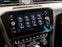 Volkswagen Passat Variant 1.5 TSI Highline Sportline 150Pk Automaat (VIRTUAL COCKPIT, APPLE CARPLAY, GROOT NAVI, CAMERA, LEDER/ALCANTARA, GETINT GLAS, KEYLESS, NIEUWSTAAT)