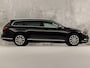 Volkswagen Passat Variant 1.5 TSI Highline Sportline 150Pk Automaat (VIRTUAL COCKPIT, APPLE CARPLAY, GROOT NAVI, CAMERA, LEDER/ALCANTARA, GETINT GLAS, KEYLESS, NIEUWSTAAT)