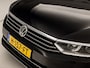 Volkswagen Passat Variant 1.5 TSI Highline Sportline 150Pk Automaat (VIRTUAL COCKPIT, APPLE CARPLAY, GROOT NAVI, CAMERA, LEDER/ALCANTARA, GETINT GLAS, KEYLESS, NIEUWSTAAT)