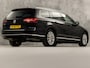 Volkswagen Passat Variant 1.5 TSI Highline Sportline 150Pk Automaat (VIRTUAL COCKPIT, APPLE CARPLAY, GROOT NAVI, CAMERA, LEDER/ALCANTARA, GETINT GLAS, KEYLESS, NIEUWSTAAT)