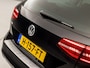 Volkswagen Passat Variant 1.5 TSI Highline Sportline 150Pk Automaat (VIRTUAL COCKPIT, APPLE CARPLAY, GROOT NAVI, CAMERA, LEDER/ALCANTARA, GETINT GLAS, KEYLESS, NIEUWSTAAT)