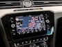 Volkswagen Passat Variant 1.5 TSI Highline Sportline 150Pk Automaat (VIRTUAL COCKPIT, APPLE CARPLAY, GROOT NAVI, CAMERA, LEDER/ALCANTARA, GETINT GLAS, KEYLESS, NIEUWSTAAT)