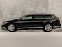 Volkswagen Passat Variant 1.5 TSI Highline Sportline 150Pk Automaat (VIRTUAL COCKPIT, APPLE CARPLAY, GROOT NAVI, CAMERA, LEDER/ALCANTARA, GETINT GLAS, KEYLESS, NIEUWSTAAT)