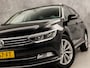 Volkswagen Passat Variant 1.5 TSI Highline Sportline 150Pk Automaat (VIRTUAL COCKPIT, APPLE CARPLAY, GROOT NAVI, CAMERA, LEDER/ALCANTARA, GETINT GLAS, KEYLESS, NIEUWSTAAT)