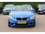 BMW 2-Serie Cabrio 220i High Exe. M Sport / 54.228 km/ NL Auto / Leder / CarPlay / Parkeerhulp V+A / 18'' / Windscherm / Sportstoelen / Stoelverwarming / DAB / Cruise Control