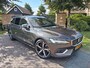 Volvo V60 2.0 T8 Plug-in hybrid AWD Ultimate Bright | Panoramadak | Trekhaak | Harman Kardon | NL-Auto | 455PK |