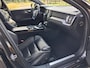 Volvo V60 2.0 T8 Plug-in hybrid AWD Ultimate Bright | Panoramadak | Trekhaak | Harman Kardon | NL-Auto | 455PK |