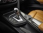 BMW 3-Serie 318i M Sport Automaat (PANORAMADAK, M PAKKET, GROOT NAVI, COGNAC LEDER, STOELVERWARMING, SPORTSTOELEN, VIRTUAL COCKPIT, PARKEERSENSOREN, GETINT GLAS, NIEUWSTAAT)