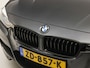 BMW 3-Serie 318i M Sport Automaat (PANORAMADAK, M PAKKET, GROOT NAVI, COGNAC LEDER, STOELVERWARMING, SPORTSTOELEN, VIRTUAL COCKPIT, PARKEERSENSOREN, GETINT GLAS, NIEUWSTAAT)