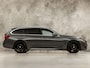 BMW 3-Serie 318i M Sport Automaat (PANORAMADAK, M PAKKET, GROOT NAVI, COGNAC LEDER, STOELVERWARMING, SPORTSTOELEN, VIRTUAL COCKPIT, PARKEERSENSOREN, GETINT GLAS, NIEUWSTAAT)