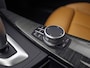 BMW 3-Serie 318i M Sport Automaat (PANORAMADAK, M PAKKET, GROOT NAVI, COGNAC LEDER, STOELVERWARMING, SPORTSTOELEN, VIRTUAL COCKPIT, PARKEERSENSOREN, GETINT GLAS, NIEUWSTAAT)