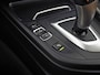 BMW 3-Serie 318i M Sport Automaat (PANORAMADAK, M PAKKET, GROOT NAVI, COGNAC LEDER, STOELVERWARMING, SPORTSTOELEN, VIRTUAL COCKPIT, PARKEERSENSOREN, GETINT GLAS, NIEUWSTAAT)