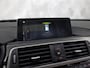 BMW 3-Serie 318i M Sport Automaat (PANORAMADAK, M PAKKET, GROOT NAVI, COGNAC LEDER, STOELVERWARMING, SPORTSTOELEN, VIRTUAL COCKPIT, PARKEERSENSOREN, GETINT GLAS, NIEUWSTAAT)