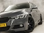 BMW 3-Serie 318i M Sport Automaat (PANORAMADAK, M PAKKET, GROOT NAVI, COGNAC LEDER, STOELVERWARMING, SPORTSTOELEN, VIRTUAL COCKPIT, PARKEERSENSOREN, GETINT GLAS, NIEUWSTAAT)