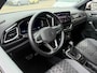 Volkswagen T-Roc 1.5 TSI R-LINE BUSINESS 150PK AUTOMAAT WINTERPACK CARPLAY
