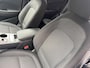 Hyundai Kona Electric EV Comfort Smart 39 kWh / Fabrieksgarantie tot 05-2027 / Dealer onderhouden / Accu SoH 99% / CCS snel laden / Navigatie / Apple Carplay Android / Stuur- en stoelverwarming /