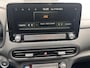 Hyundai Kona Electric EV Comfort Smart 39 kWh / Fabrieksgarantie tot 05-2027 / Dealer onderhouden / Accu SoH 99% / CCS snel laden / Navigatie / Apple Carplay Android / Stuur- en stoelverwarming /