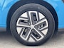 Hyundai Kona Electric EV Comfort Smart 39 kWh / Fabrieksgarantie tot 05-2027 / Dealer onderhouden / Accu SoH 99% / CCS snel laden / Navigatie / Apple Carplay Android / Stuur- en stoelverwarming /