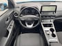Hyundai Kona Electric EV Comfort Smart 39 kWh / Fabrieksgarantie tot 05-2027 / Dealer onderhouden / Accu SoH 99% / CCS snel laden / Navigatie / Apple Carplay Android / Stuur- en stoelverwarming /