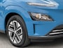 Hyundai Kona Electric EV Comfort Smart 39 kWh / Fabrieksgarantie tot 05-2027 / Dealer onderhouden / Accu SoH 99% / CCS snel laden / Navigatie / Apple Carplay Android / Stuur- en stoelverwarming /
