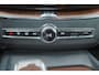 Volvo XC60 B5 AWD Inscription - Panorama/schuifdak - IntelliSafe Assist & Surround - 360º Camera - Bowers & Wilkins audio - Adaptieve LED koplampen - Verwarmde voorstoelen & stuur - Parkeersensoren voor & achter - Elektr. bedienb. voorstoelen met geheugen - Head up display - Standkachel - Inklapbare trekhaak - 20' LMV