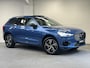 Volvo XC60 2.0 T8 Twin Engine AWD R-Design | PANO | LUCHTVERING | TREKHAAK | 360 CAMERA | HEAD-UP | LEDER |
