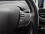 Peugeot 2008 1.2 PureTech Allure Panormadak | Parkeersenoren | Camera | Navigatie | Climat Control | Cruise Control | 17" Lichtmetalen Velgen