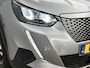 Peugeot e-2008 EV 136pk Allure 50 kWh Automaat | Navigatie | Achteruitrijcamera | 3D Cockpit | Climate Control | Cruise Control | Parkeersensoren | Apple CarPlay/Android Auto | DAB+ radio | Elektrisch inklapbare spiegels | Donker getint glas | 17"LMV |
