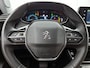Peugeot e-2008 EV 136pk Allure 50 kWh Automaat | Navigatie | Achteruitrijcamera | 3D Cockpit | Climate Control | Cruise Control | Parkeersensoren | Apple CarPlay/Android Auto | DAB+ radio | Elektrisch inklapbare spiegels | Donker getint glas | 17"LMV |