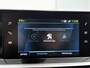 Peugeot e-2008 EV 136pk Allure 50 kWh Automaat | Navigatie | Achteruitrijcamera | 3D Cockpit | Climate Control | Cruise Control | Parkeersensoren | Apple CarPlay/Android Auto | DAB+ radio | Elektrisch inklapbare spiegels | Donker getint glas | 17"LMV |