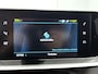 Peugeot e-2008 EV 136pk Allure 50 kWh Automaat | Navigatie | Achteruitrijcamera | 3D Cockpit | Climate Control | Cruise Control | Parkeersensoren | Apple CarPlay/Android Auto | DAB+ radio | Elektrisch inklapbare spiegels | Donker getint glas | 17"LMV |